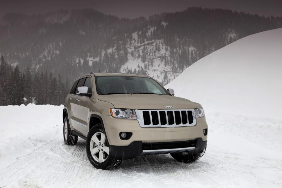  Jeep Grand Cherokee Overland Summit 2011 года  (фото 9 из 17)